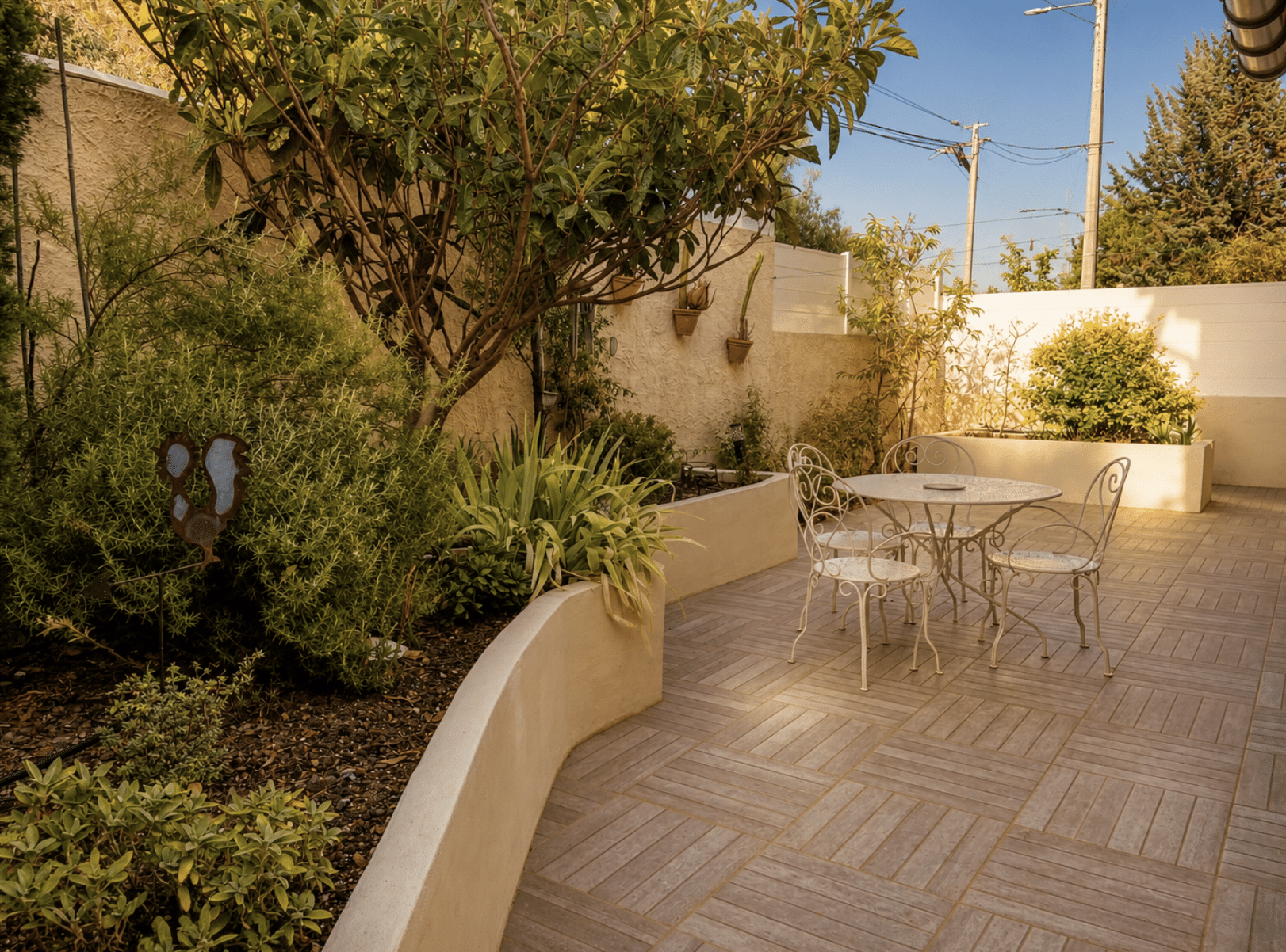 Maison en vente à La Cadière-d'Azur, jardin paysager d'agrumes et terrasse nord — Maison & Vous