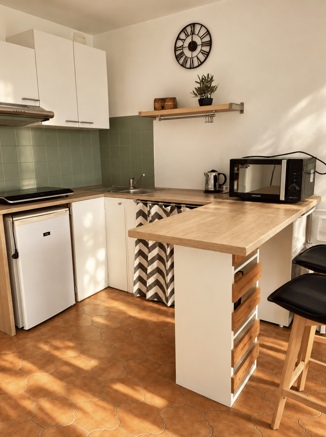 Studio avec terrasse à Sanary-sur-Mer, pied-à-terre en bord de Méditerranée, Maison & Vous