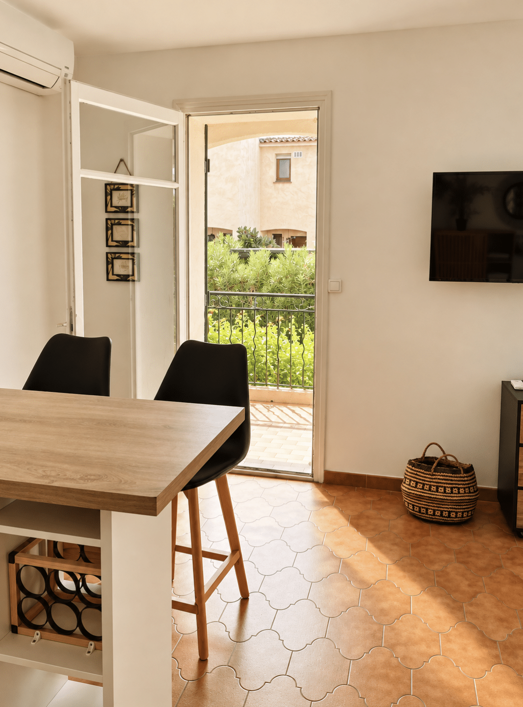 Vente studio Le Baou Sanary-sur-Mer, copropriété fermée par portail, Maison & Vous