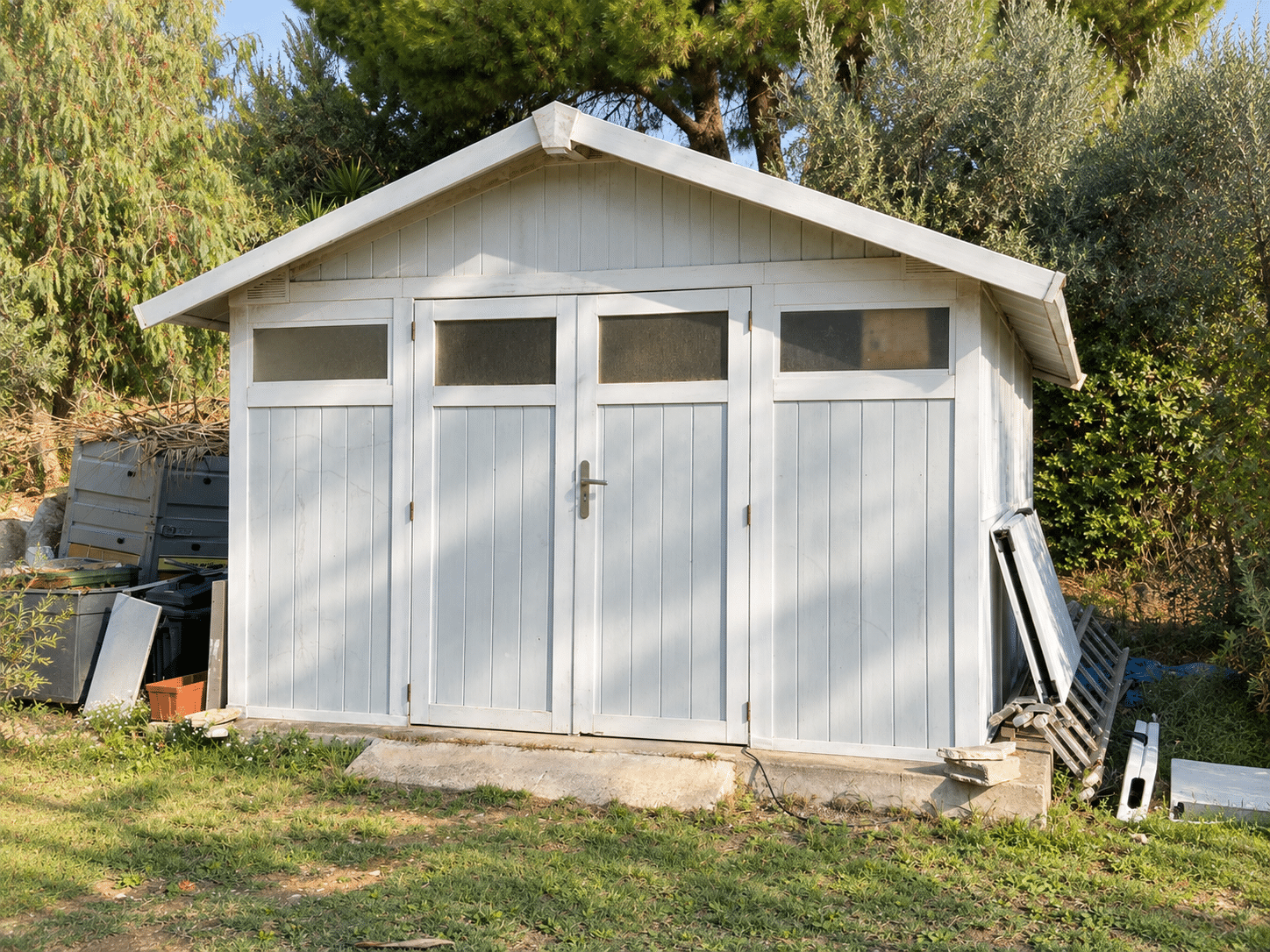 Villa d'architecte à vendre au Castellet : abri de jardin · Maison & Vous